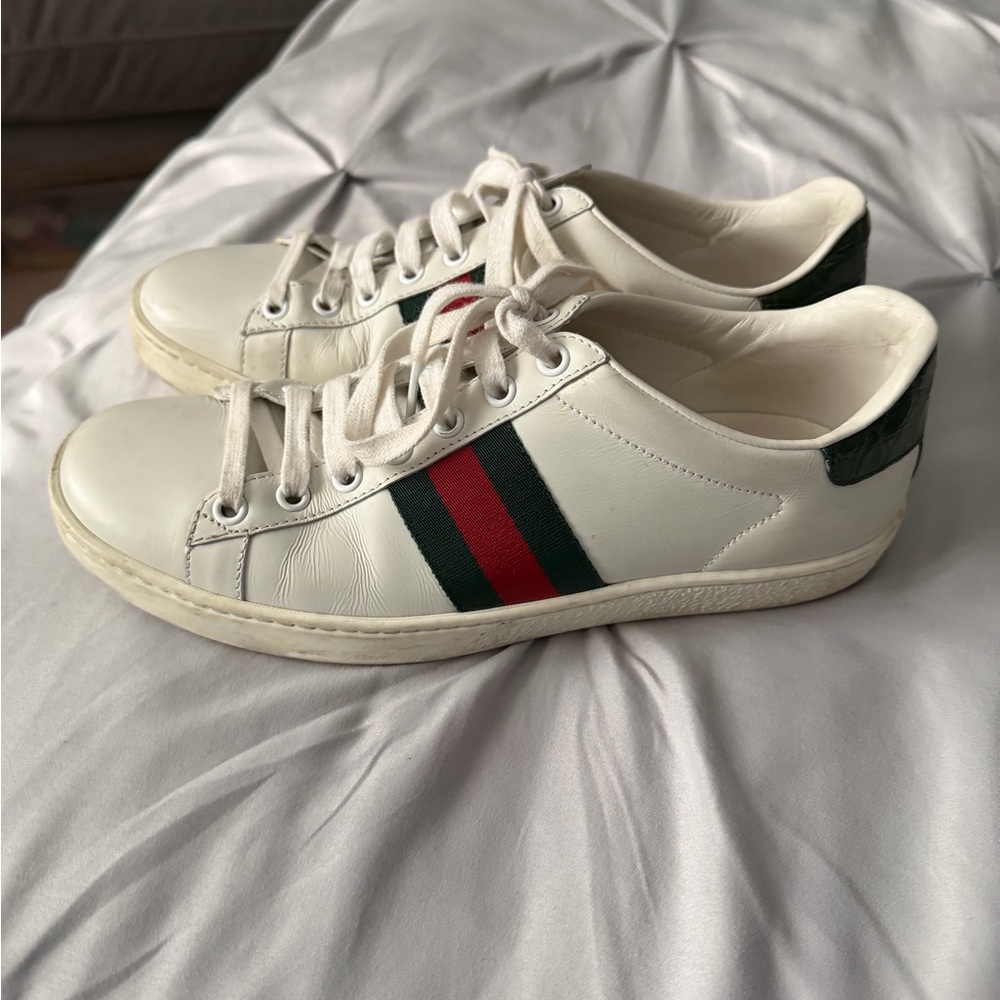 Gucci Sneakers with Green and Red Stripe